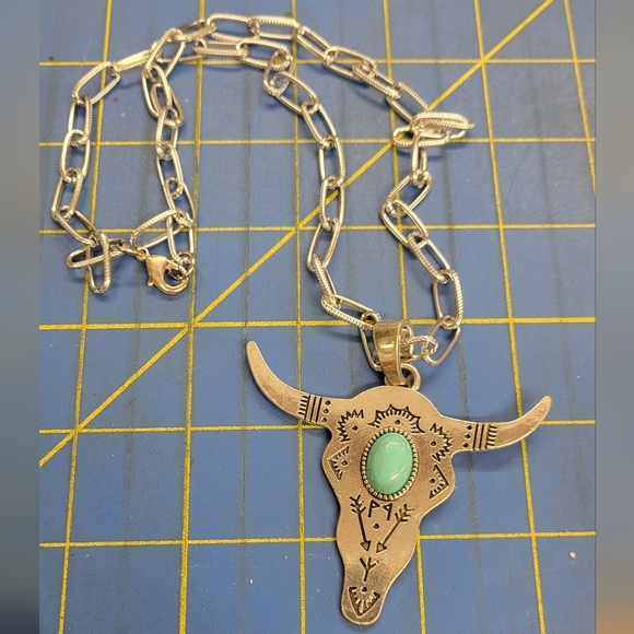 Western Cow Skull w Faux Turquoise Stone 2" x 3" Silver Tone 22" - Picture 2 of 4